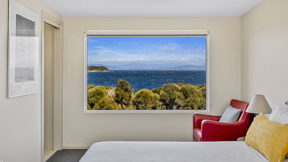Alonnah House | Manfield Seaside Bruny Island - Beach/Waterfront - 3 Bedroom house