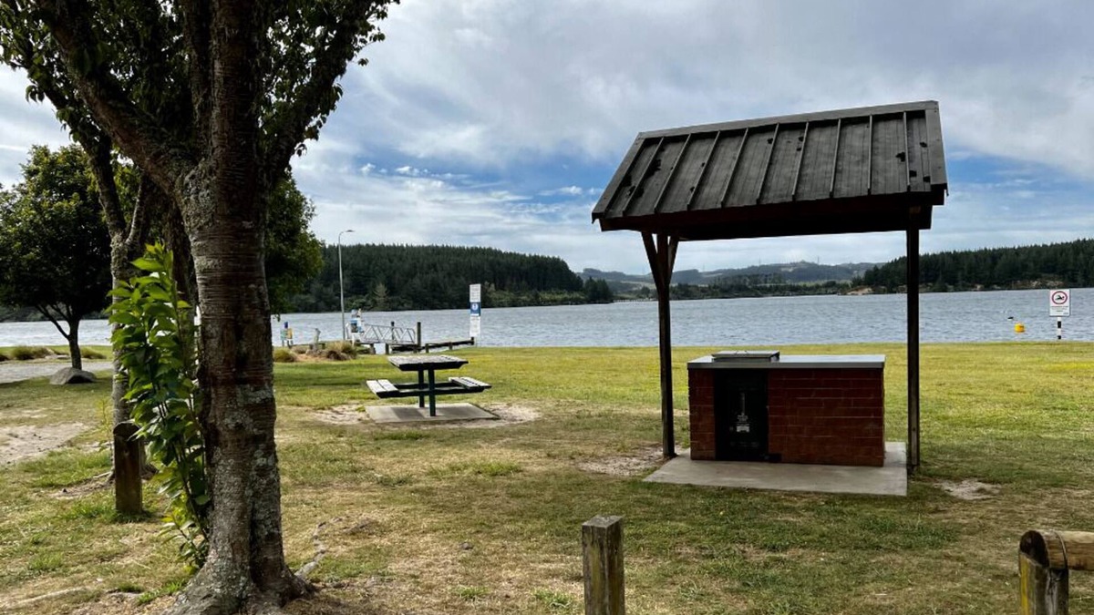 Mangakino House | Mangakino Lake Front. Best view in town.n5 min walk to golf course and lake. nn