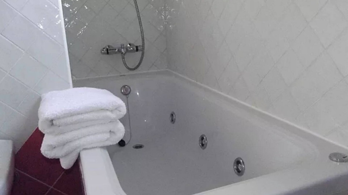 El Almendro Cottage | Manganese House - La Mina Rural