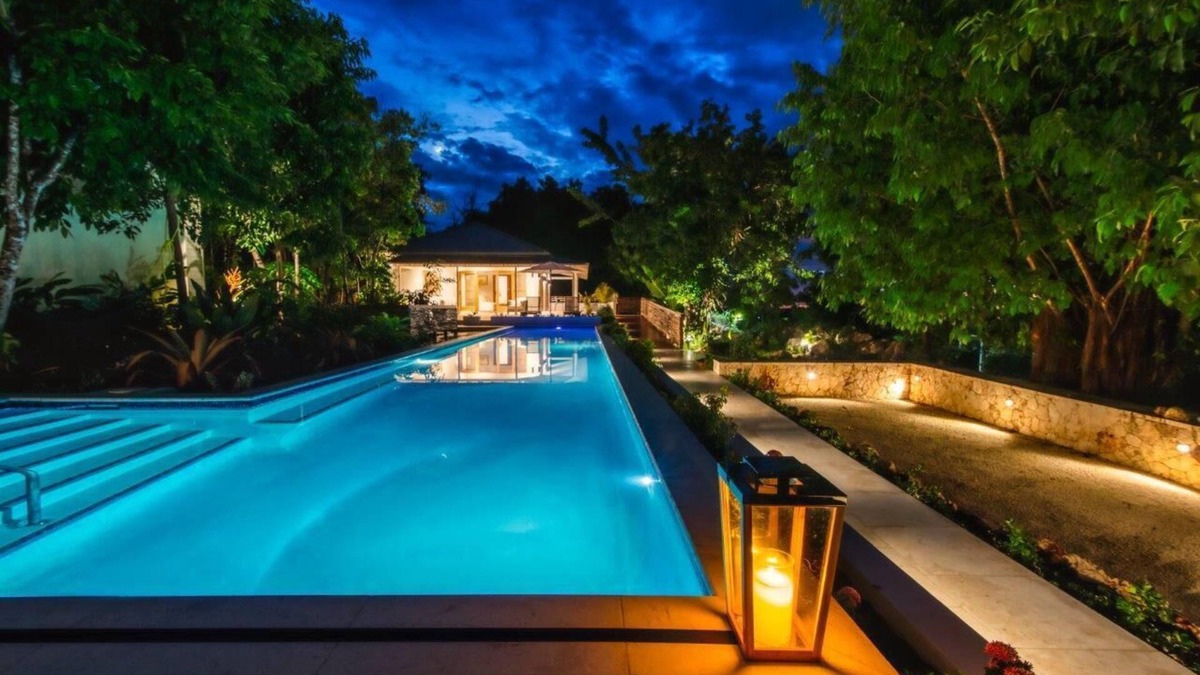 Silver Sands House | Mango Hill 5 Minutes walk to the beach! Staffed! Gated Communit!y! Pool