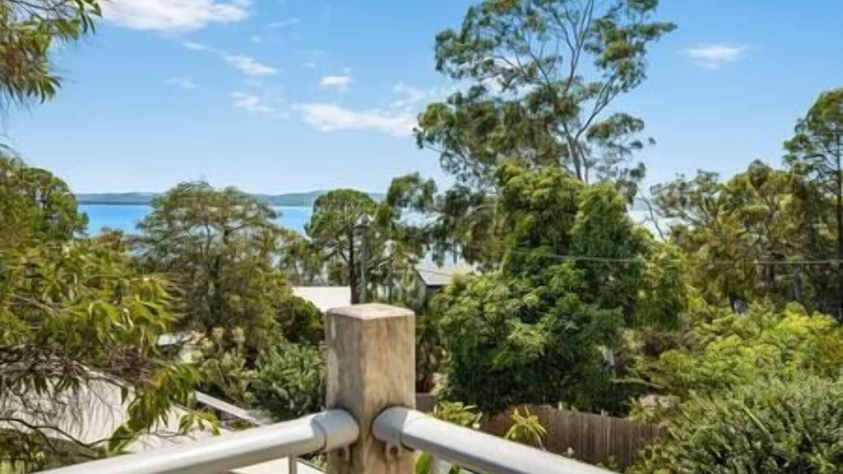 Noosa North Shore House | Mango House has everything you need for a beautiful Boreen Point family holiday.