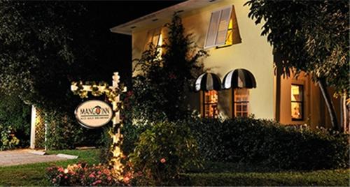 Parrot Cove Bed & Breakfast | Mango Inn Bed and Breakfast