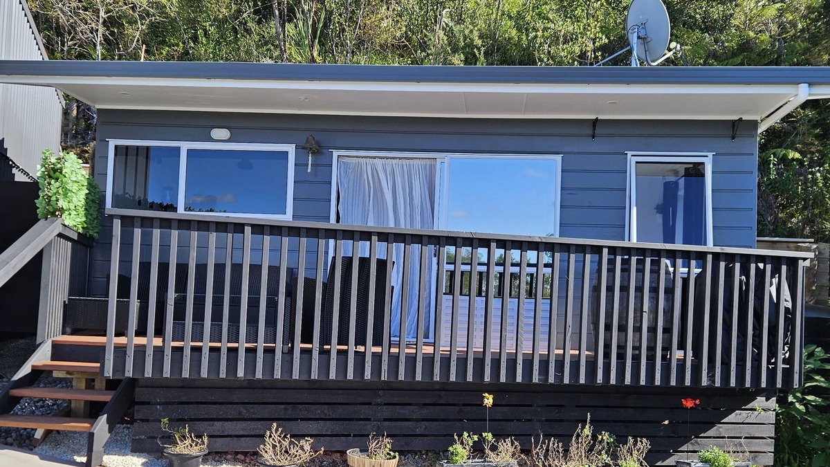 Mangonui Cottage | Mangonui, Outstanding Harbour Views From This Cute Cottage