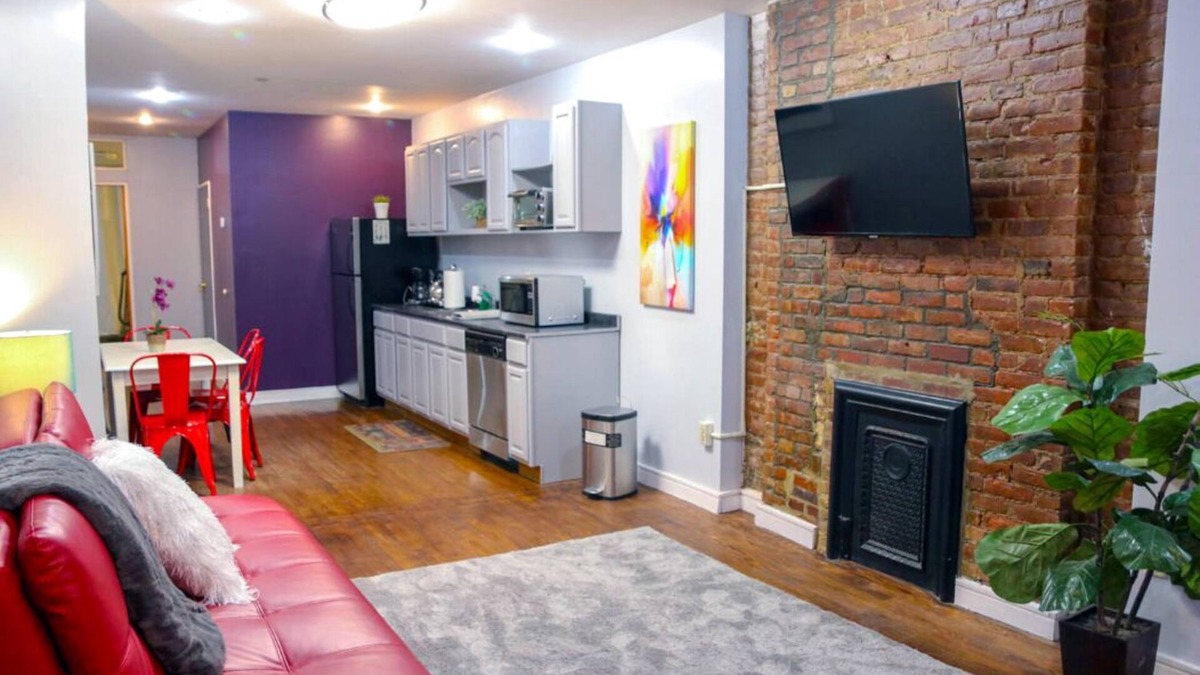 Central Park North Apartment | Manhattan Chic 1 Bedroom Apartment With Private Garden