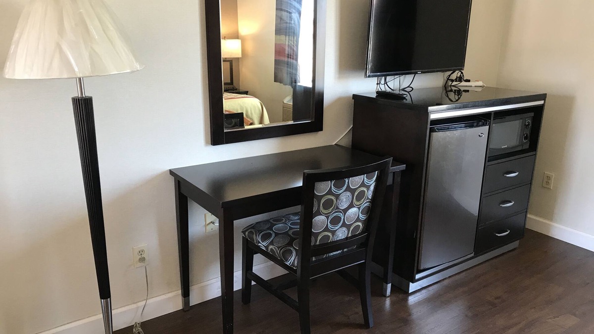 Tree Section Hotel | Manhattan Inn & Suites - LAX