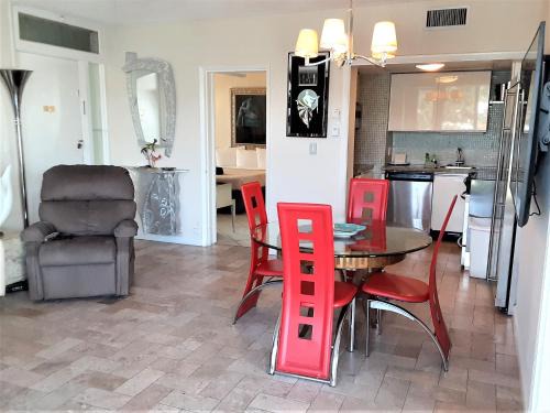 East Fort Lauderdale Hotel | Manhattan Tower Apartment Hotel