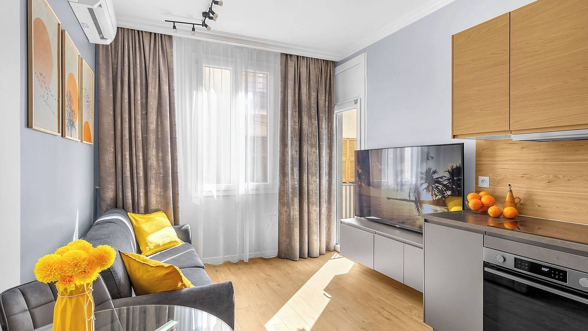 Carabacel Apartment | Manifesto apartment in the center of Nice