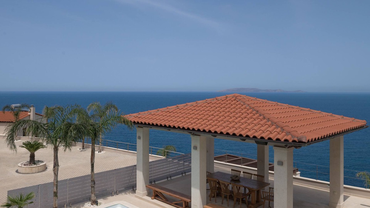 Linoperamata Villa | Manificus Villa II, with Heated Pool