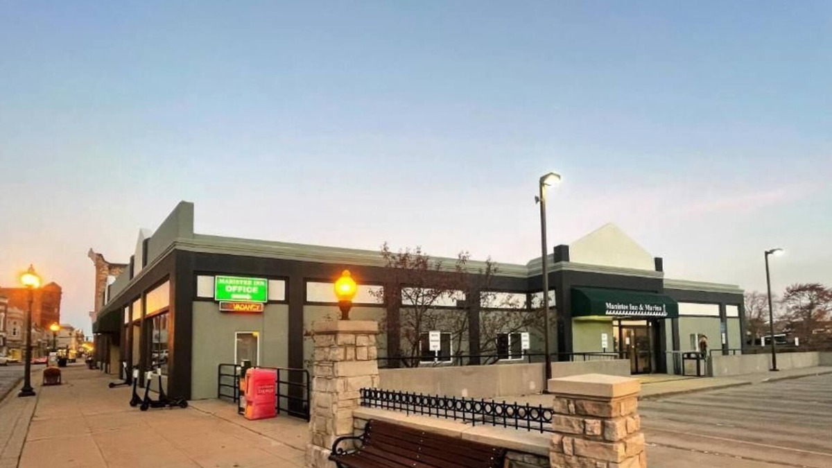 Manistee Hotel | Manistee Inn & Marina