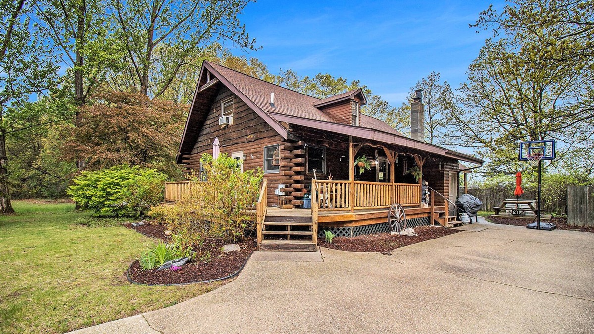 Manistee Cabin | Manistee River Log Cabin at Highpoint Bayou