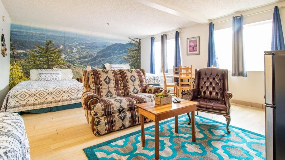 Manitou Springs Hotel | Manitou Cog Lodge Inc dba Manitou Inn