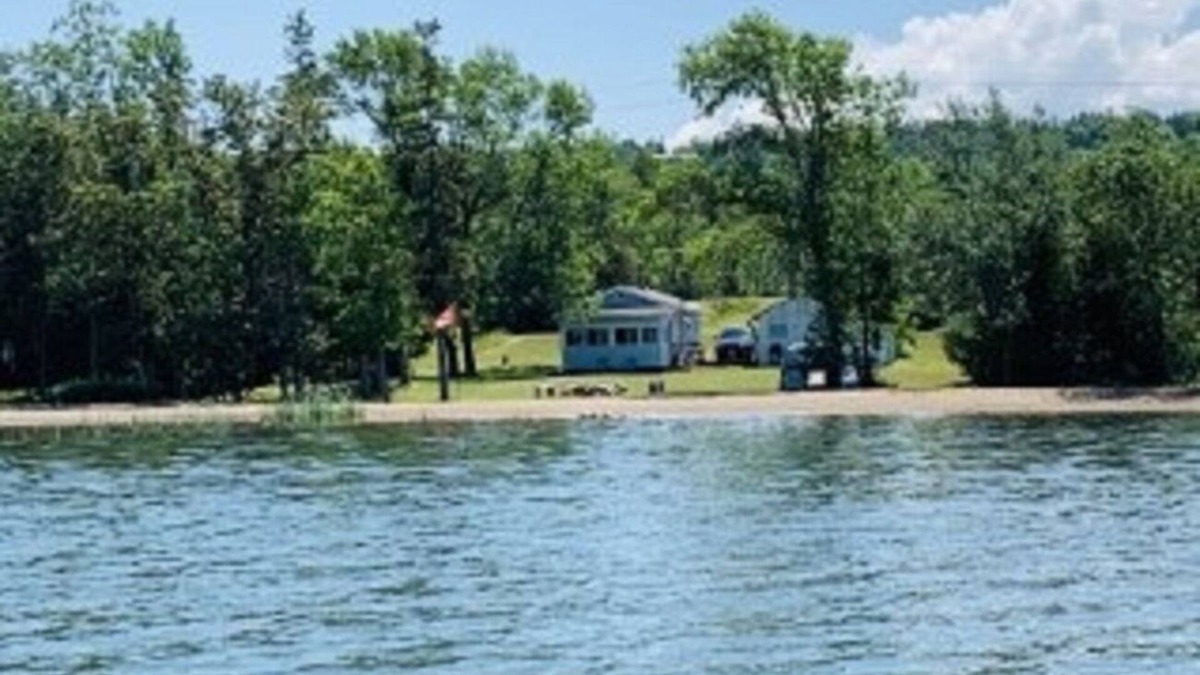 Manitoulin District Cottage | Manitoulin Island Lake Front Cottage with Beach for Rent