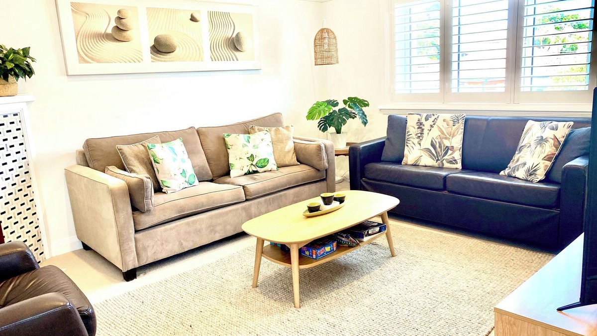 Manly Apartment | Manly Beach Retreat-4 min stroll to beach, cafes plus rare free onsite parking!