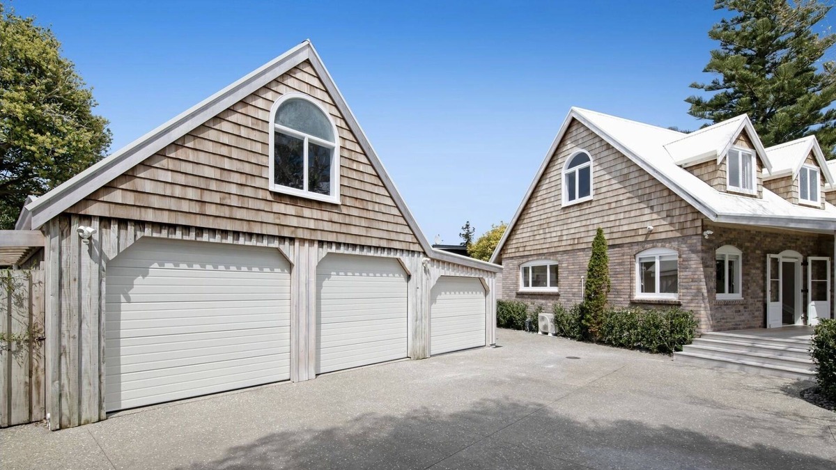 Manly House | Manly Tranquil Oasis - Small Pet Friendly