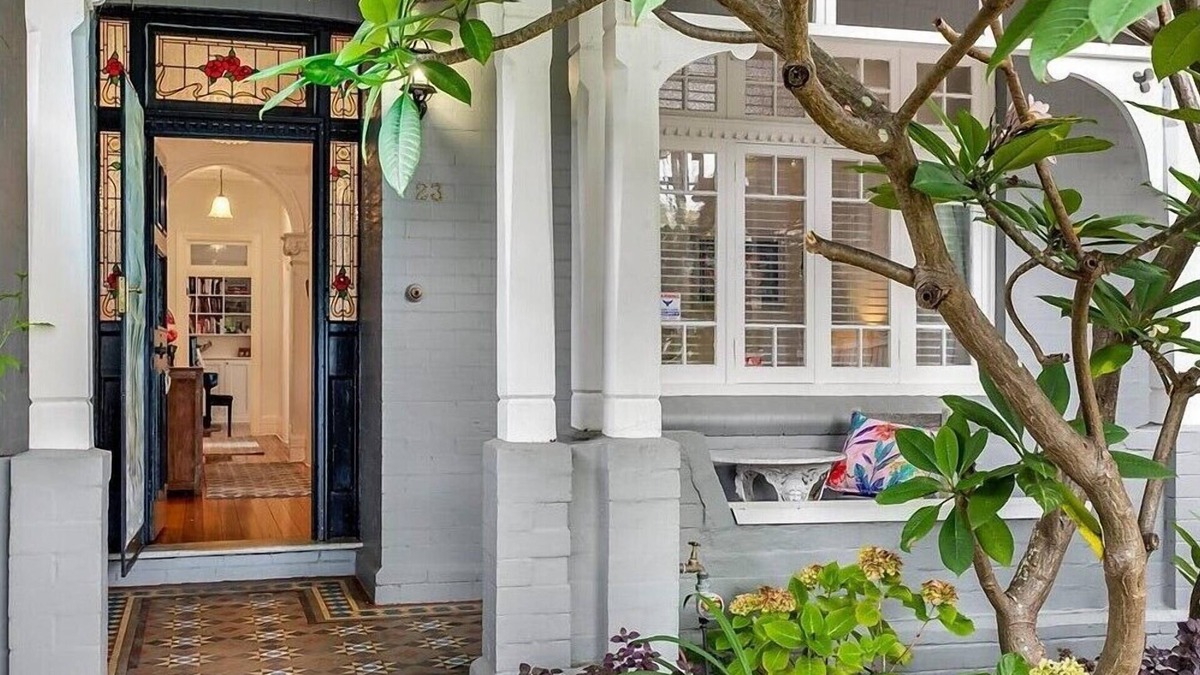 Manly Hotel | Manly Waves Studios & Apartments