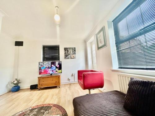Sittingbourne Apartment | Mannys Apartment - Nice & Cozy 4Bed Flagship Lodge