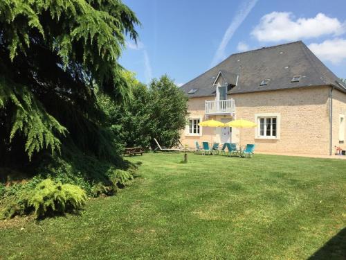 Epineu-le-Chevreuil House | Manoir de charme avec jardin, salle de jeux et proche du Mans (25 min) - FR-1-410-197