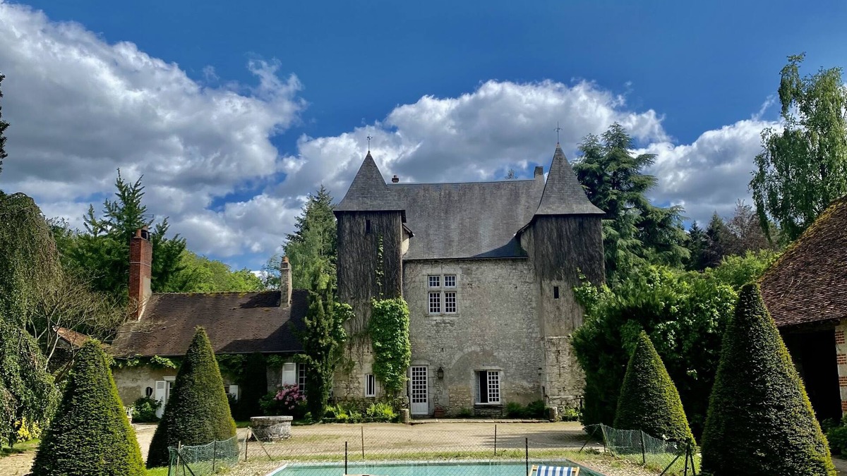 Chitenay House | Manoir de Charme du Xiiis Dans un Jardin et Parc Arboré de 10 Hectares