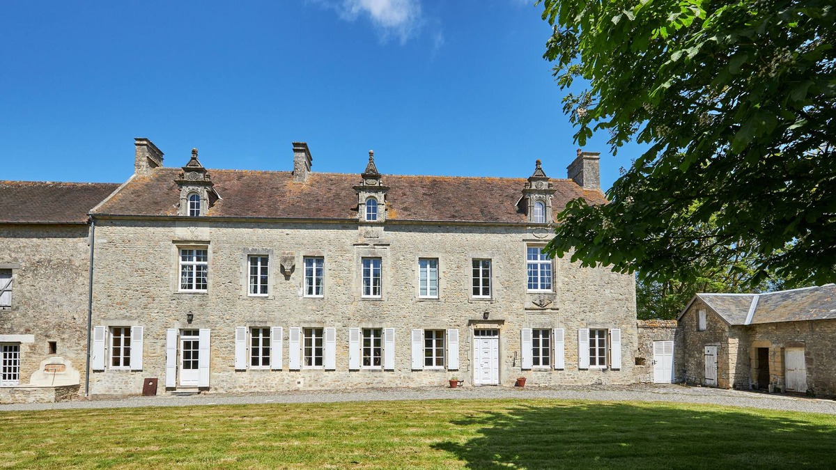 Vierville-sur-Mer House | Manoir de l'Ormel - Omaha Beach. 16th century