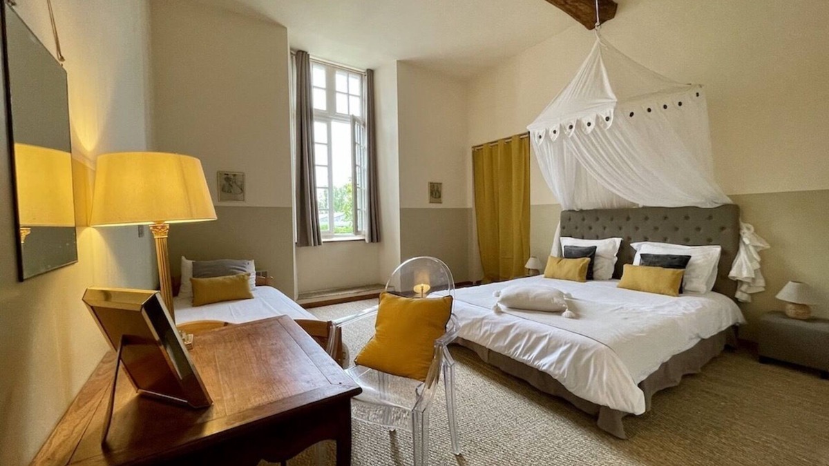 Mont-Dol Apartment | Manoir de la Bégaudière : Gîte Jacques Cartier