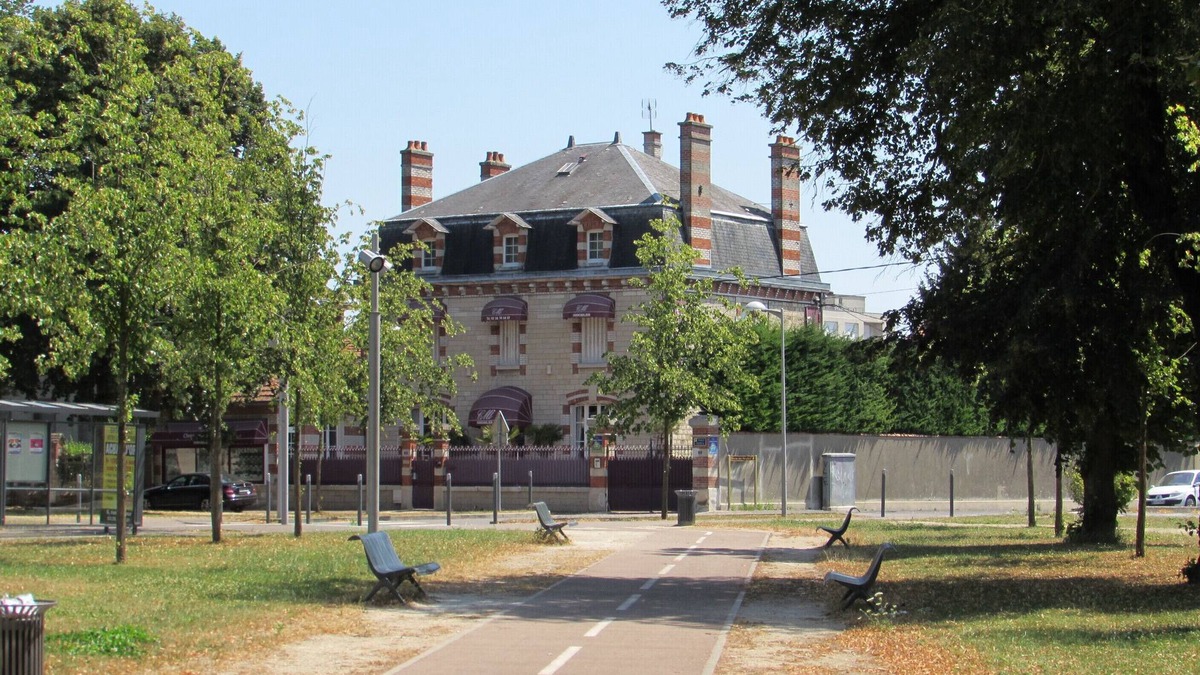 Vitry-le-Francois House | Manoir François 1er la violette