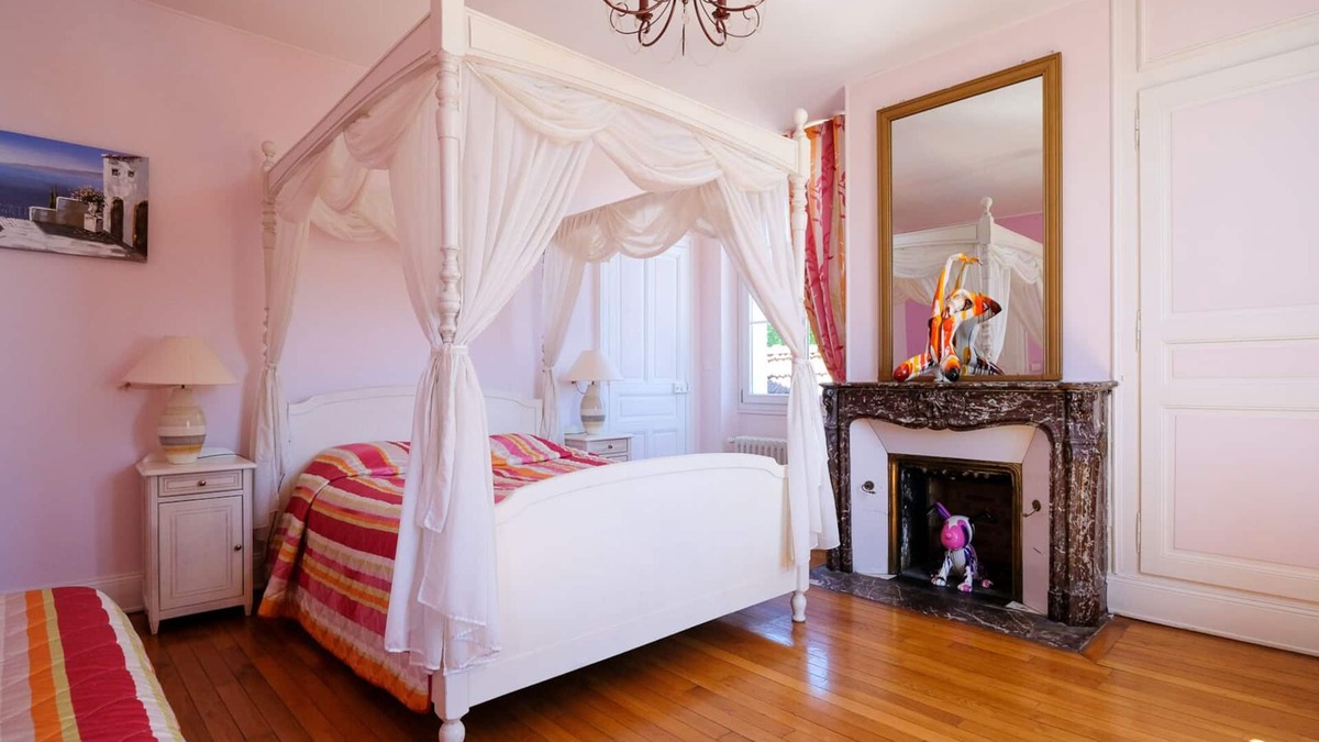 Vitry-le-Francois House | Manoir François 1er Pivoine