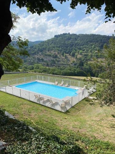 Satillieu House | Manoir majestueux à Satillieu avec piscine privée