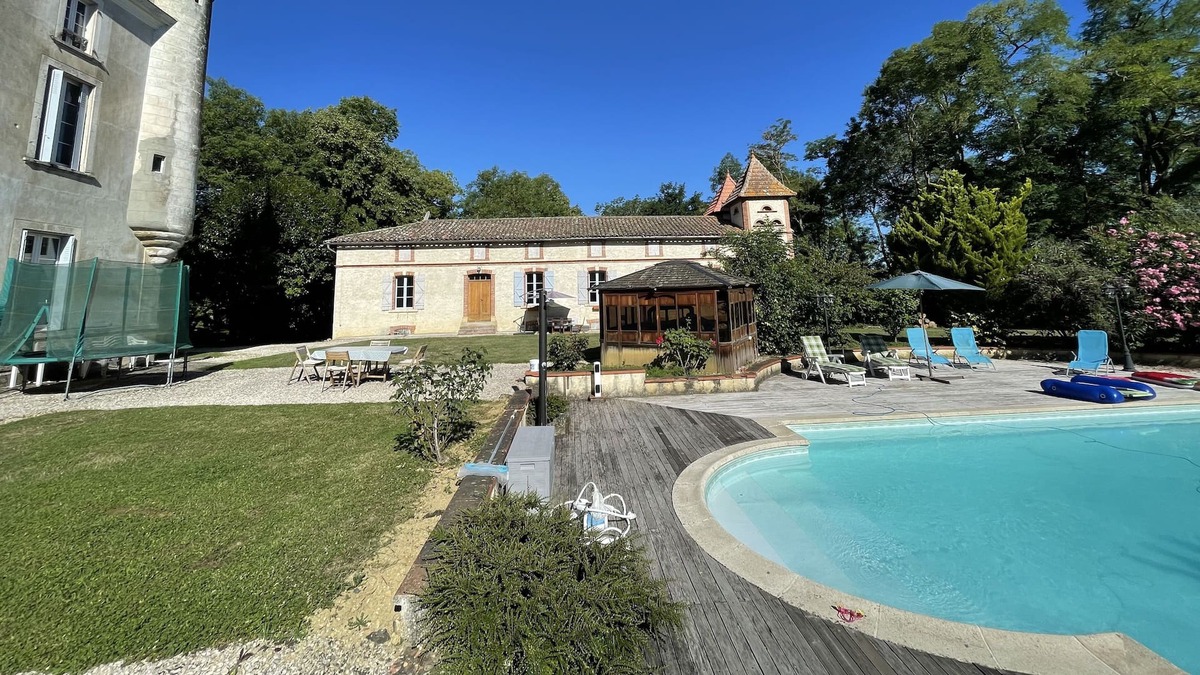 Riolas House | Manoir set in the Chateau estate
