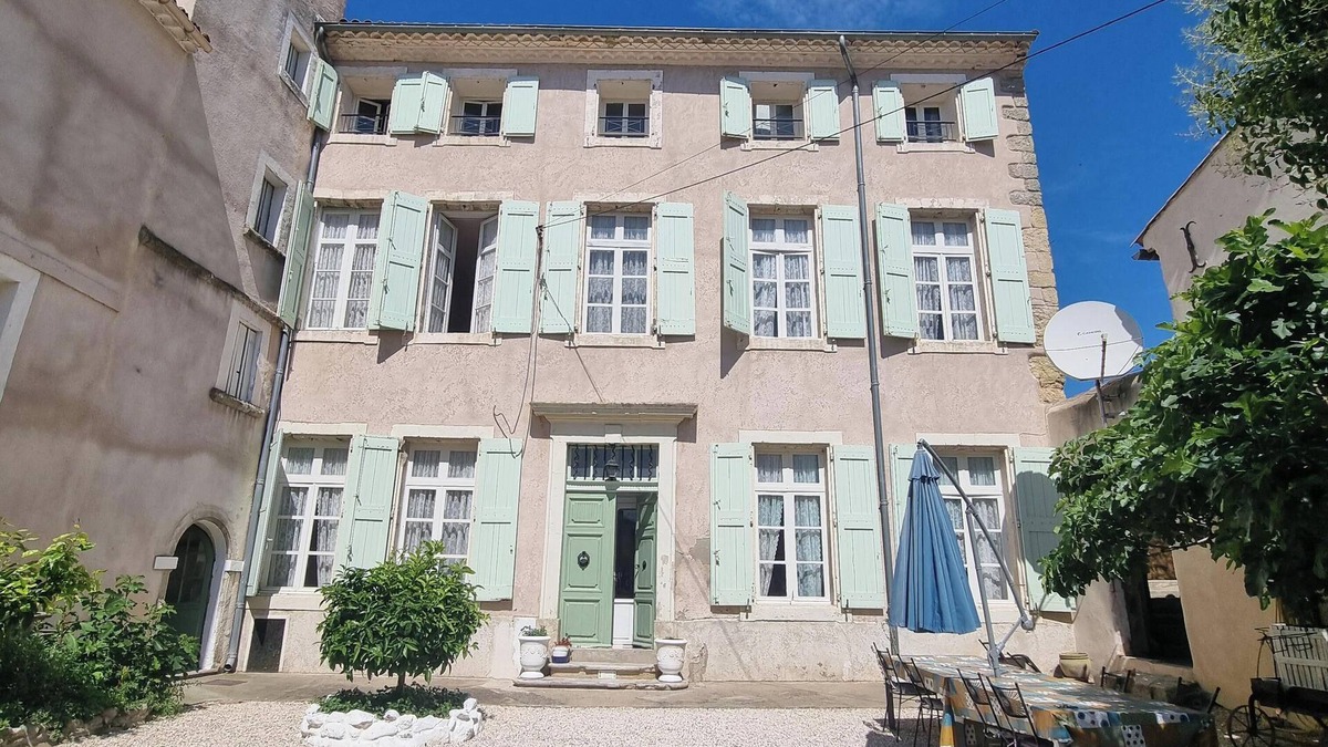 Capestang Villa | Manoir with pool in the heart of Capestang town (on the Canal du Midi)