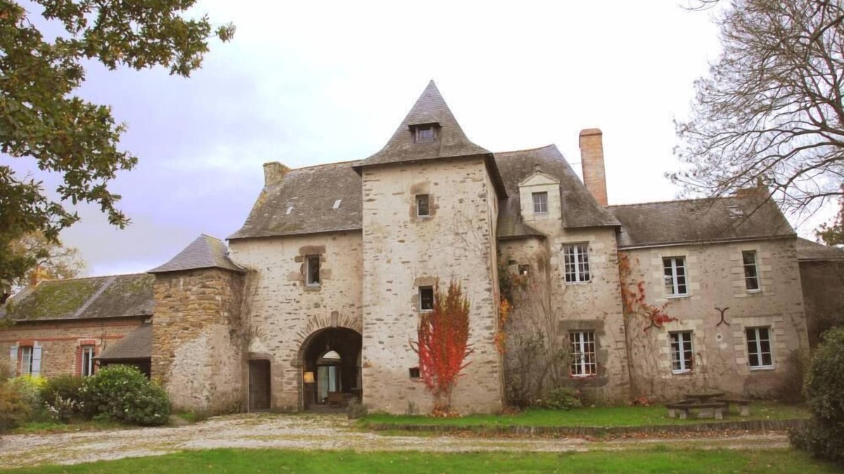 Donges House | Manoir XV century. with its heated indoor pool