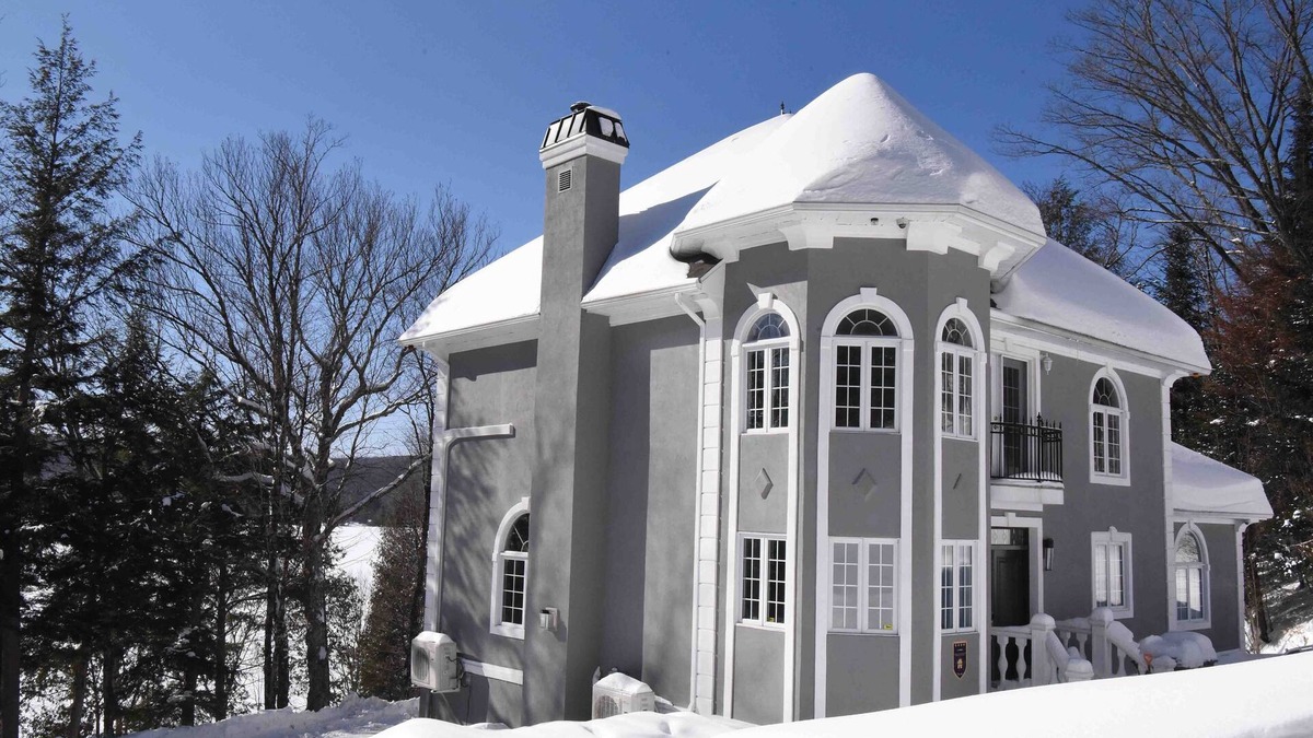 La Minerve Ski Chalet | Manor cottage on a Quebec lake, 2 hours from Montreal
