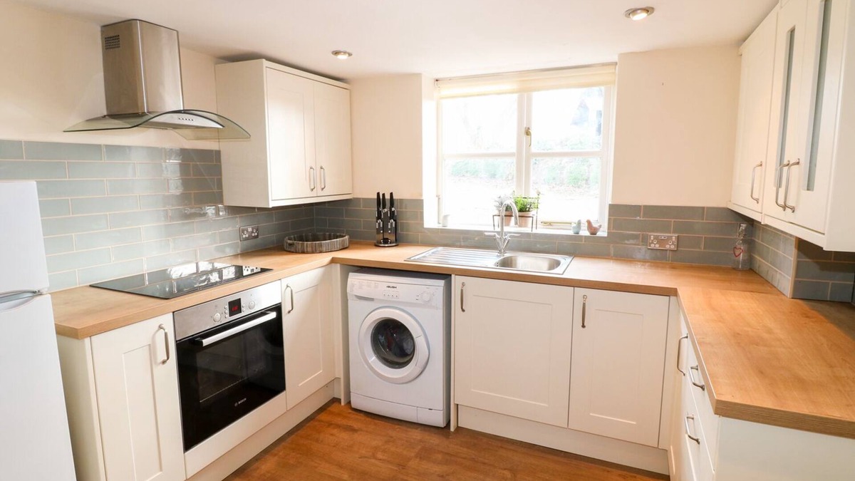 Twywell Cottage | MANOR FARM HOUSE COTTAGE, family friendly in Thrapston