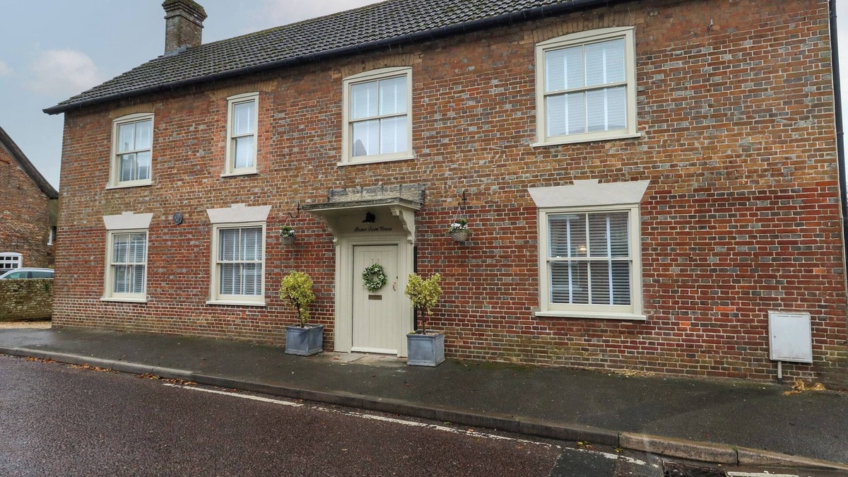 Bere Regis House | MANOR FARM HOUSE, pet friendly, country holiday cottage in Bere Regis