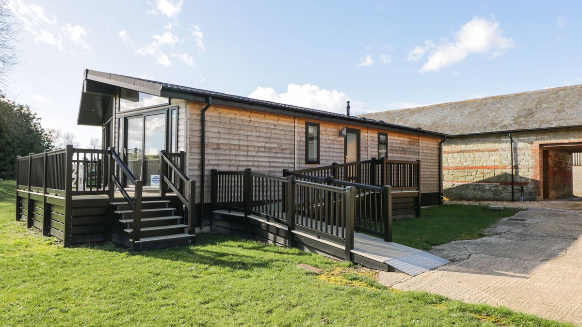 Bowerchalke Cottage | MANOR FARM LODGE, family friendly, with a garden in Bowerchalke