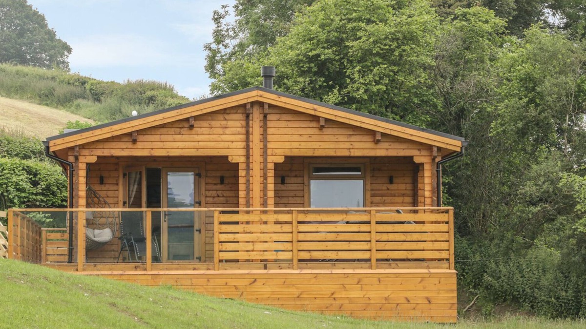 Bettws Cedewain Cottage | MANOR FARM LODGES - RED KITE LODGE, family friendly in Newtown