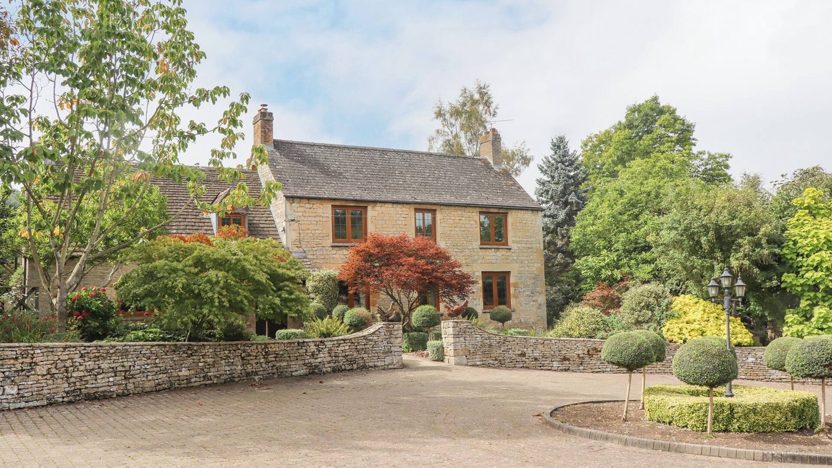 Mangotsfield House | MANOR FARM, pet friendly, character holiday cottage in Winchcombe