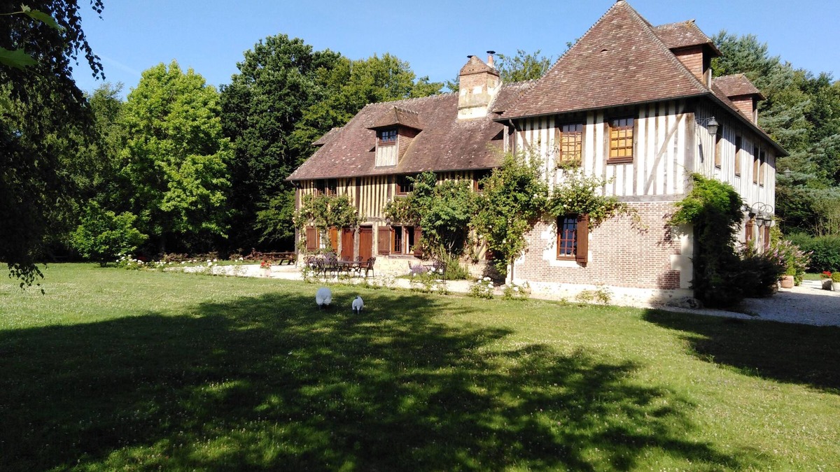 Fervaques House | Manor from Normandy (17th century), "4 epis" Gîtes de France, natural setting