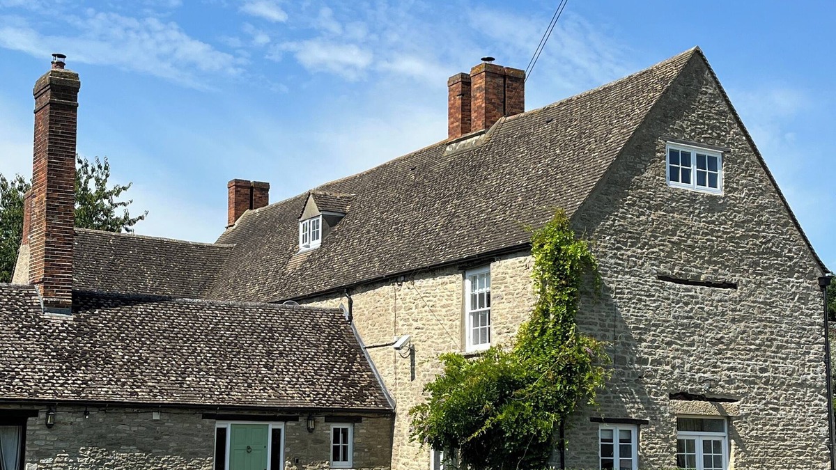 Kidlington House | Manor House - sweeping Georgian Manor in a canal-side hamlet