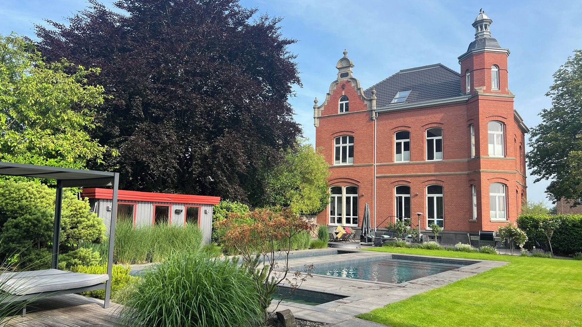 Toenisvorst Villa | Manor house with pool