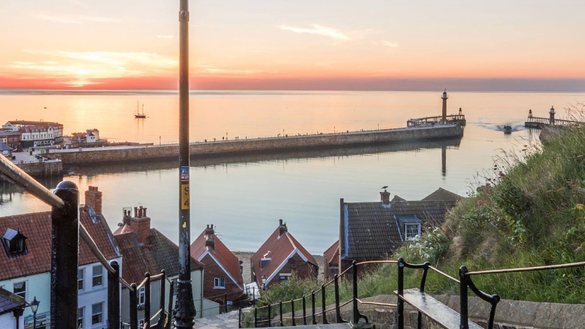 Potter Brompton Cottage | Manor Rise - a holiday cottage that sleeps 4 guests in 2 bedrooms