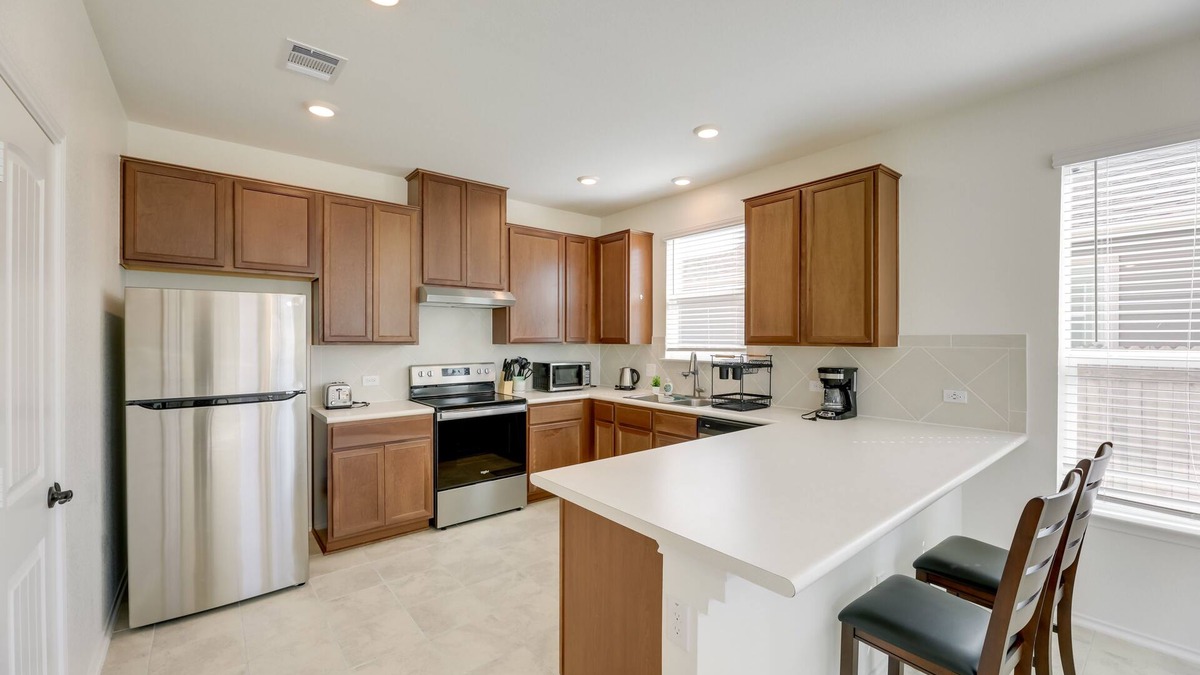 Manor House | Manor Vacation Rental w/Yard: 17 Mi to Austin!