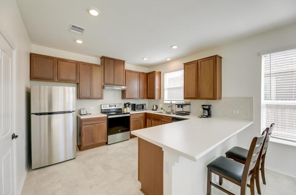 Manor House | Manor Vacation Rental with Yard 17 Mi to Austin!