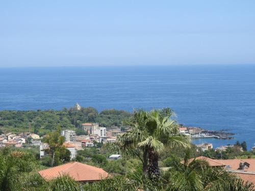 Aci Catena Apartment | Mansarda sul mare dei Ciclopi