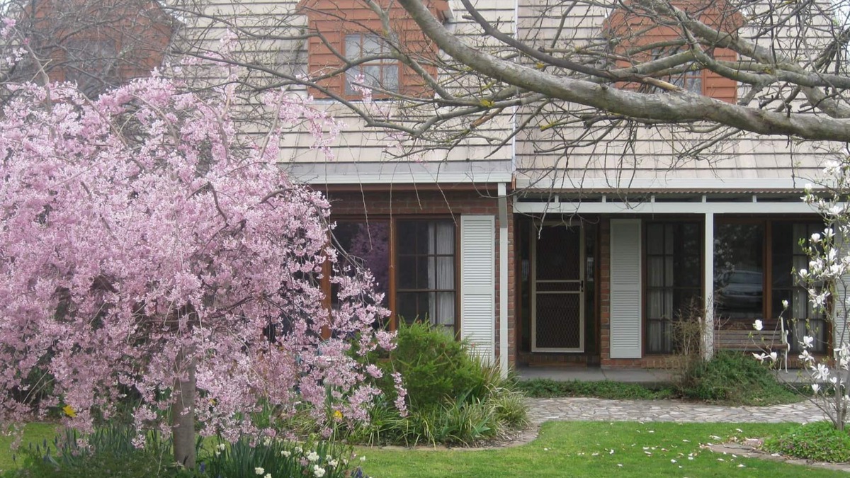 Mansfield House | Mansfield House - Country Holiday Accommodation, Sleeps 10, up to 15