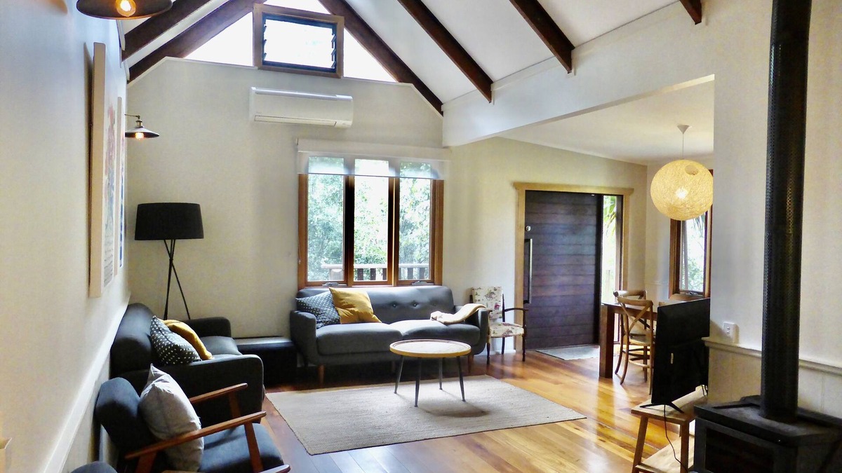 Tinonee Cottage | Mansfield on the Manning Wattle Cottage- country cottage on riverfront property
