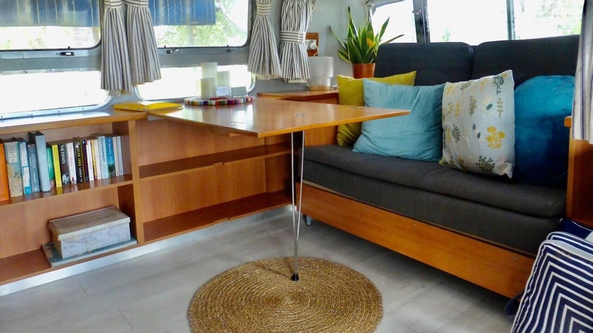 Tinonee House | Mansfield on the Manning - Unique 31' American Airstream