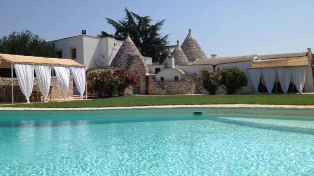Ceglie Messapica House | Mansion among the olive trees and horses