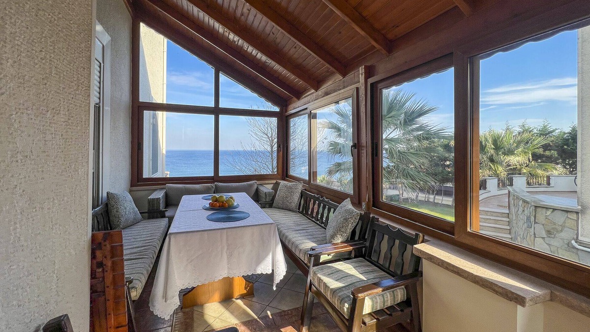 Sahilkoy House | Mansion by the Black Sea in Sahilköy