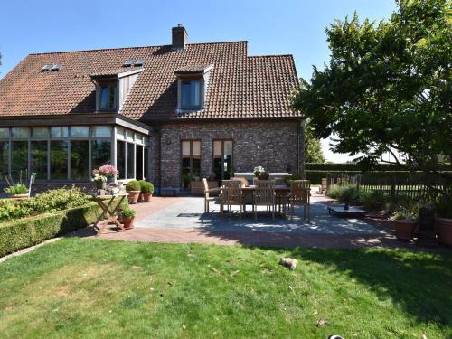 Lichtervelde House | Mansion Den Ast with jacuzzi and garden