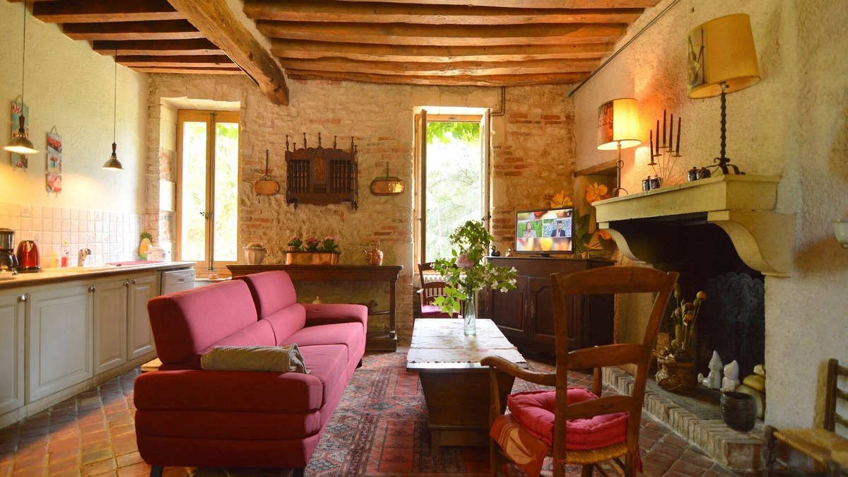 Champvert Villa | Mansion in Champvert with Pond View Terrace